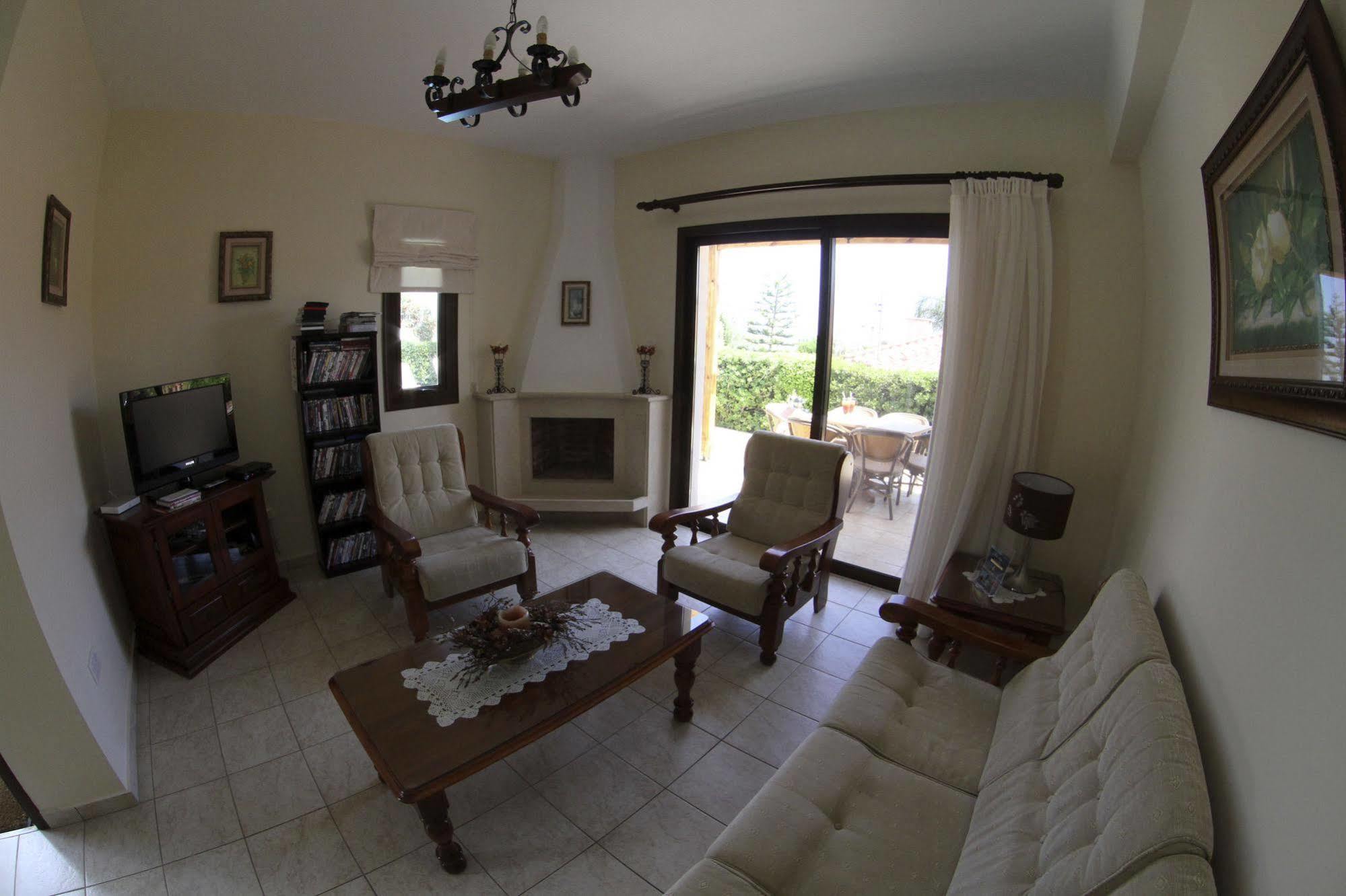 Eve Veriko Villa Pissouri
