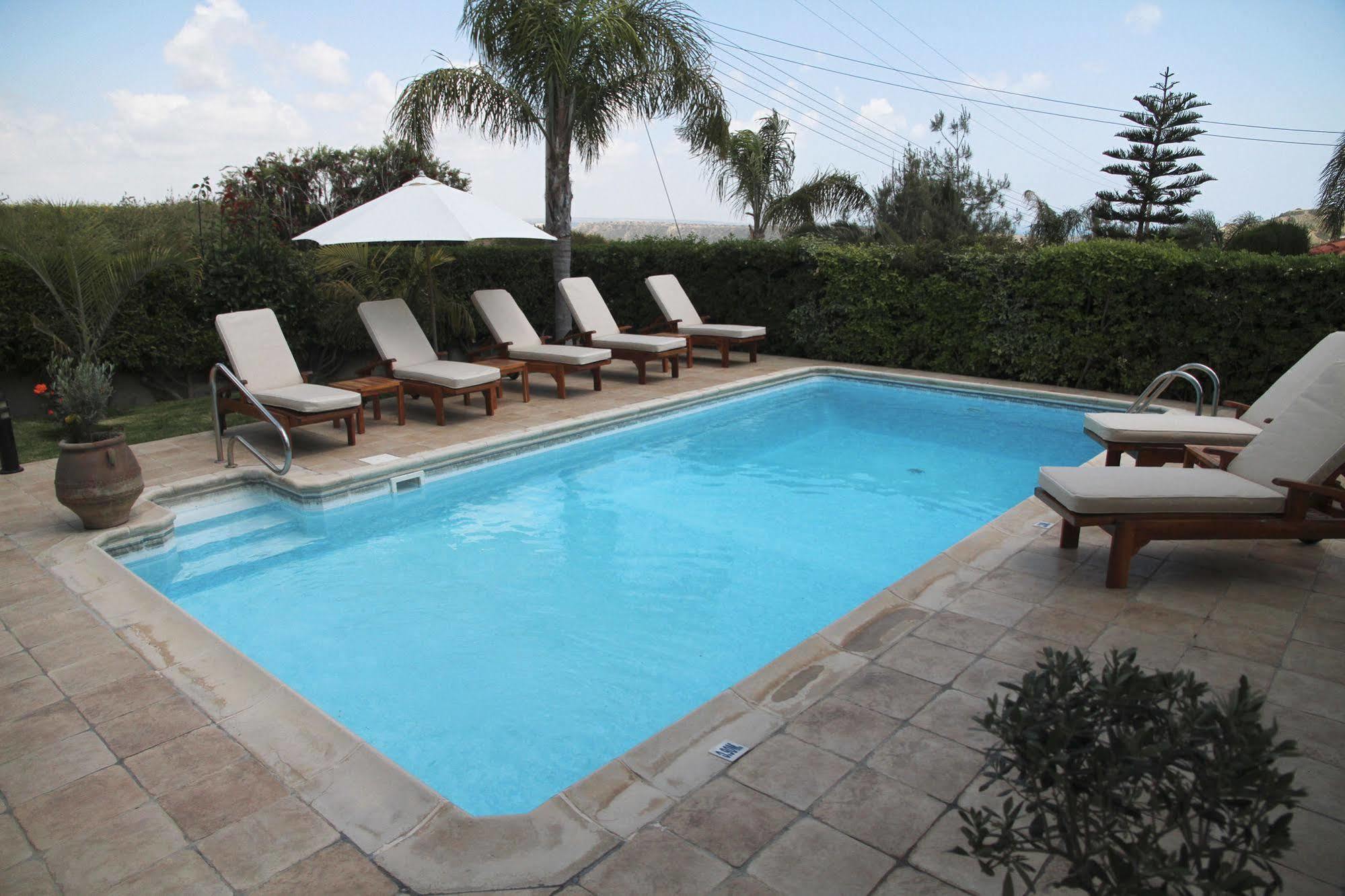 Eve Veriko * Pissouri