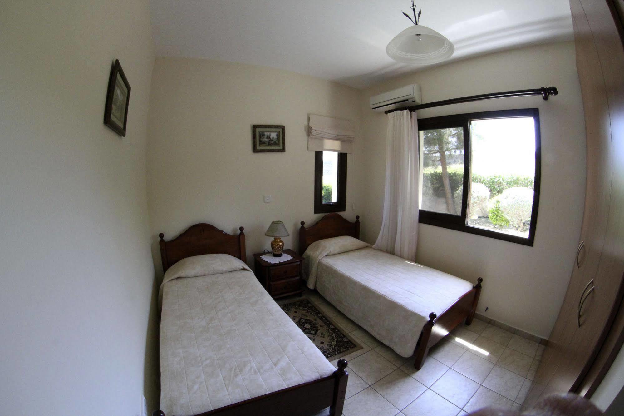 Eve Veriko * Pissouri